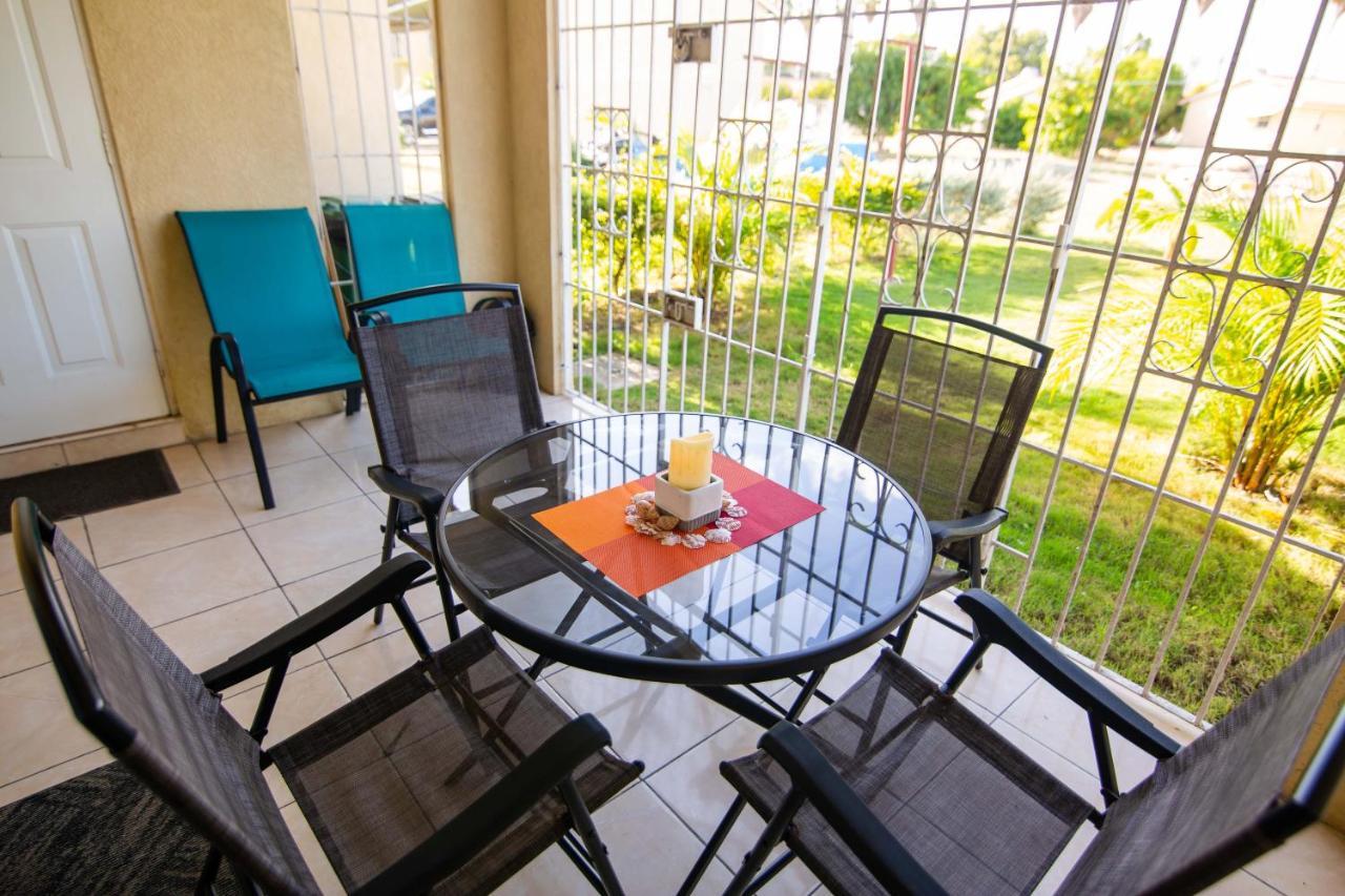 The Oasis I, Portmore Country Club エクステリア 写真